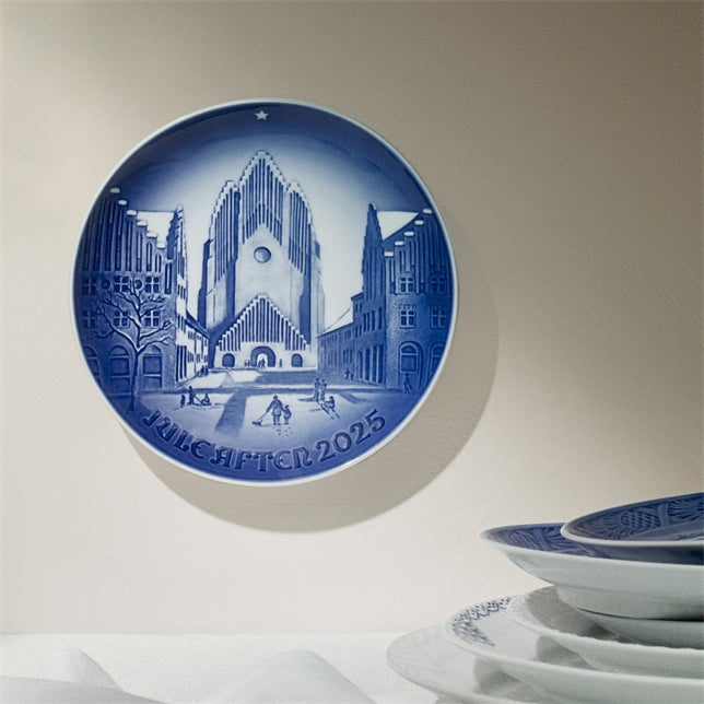 Royal Copenhagen Bing & Grøndahl Weihnachtsteller 2025, Grundtvigs Kirche, 18 cm