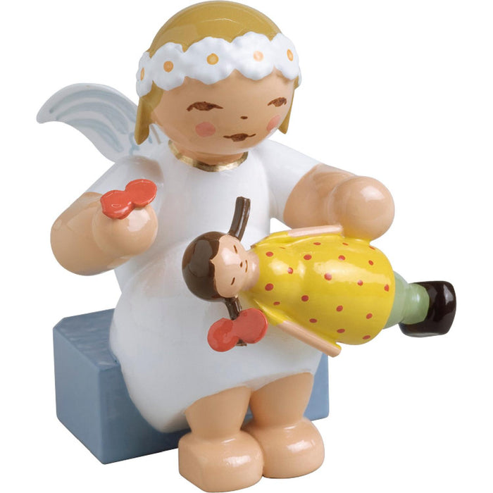 Wendt & Kühn Margeritenengel, sitzend, mit Puppe