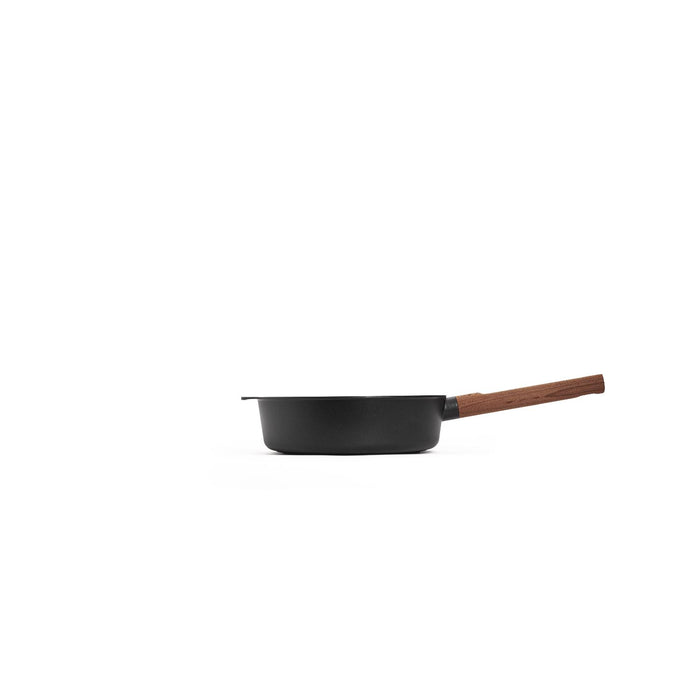 Woll, Eco Logic Induktion, Guss-Hochrandpfanne, fester Holzstiel Ø 24 cm, 7 cm hoch, 2,5 Liter