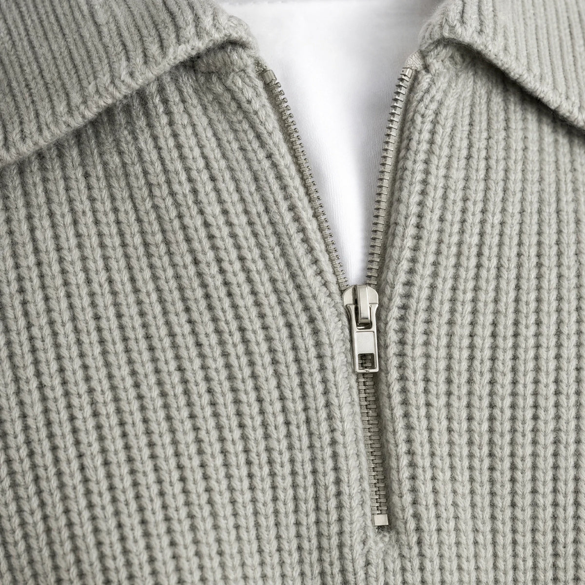 Pull vintage à col polo et fermeture éclair - close-up détail matière