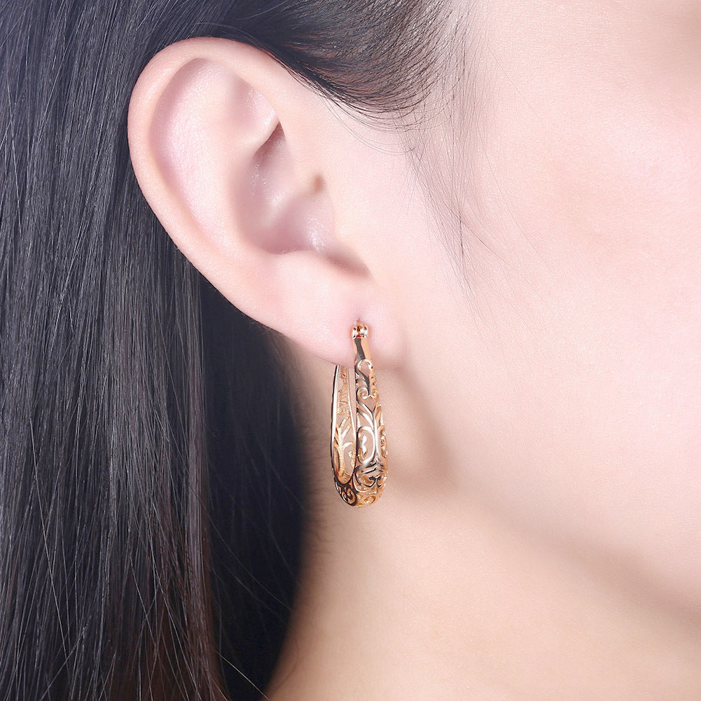 boucles-doreilles-creuses-dames-vintage