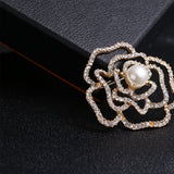 broches-en-perles-naturelles-vintage-creusees-de-diamants