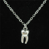 collier-pendentif-dent-en-alliage-vintage