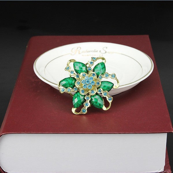 broche-vintage-corsage-fabricants-geometrique-femme