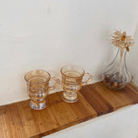 tasse-mini-en-relief-en-verre-ambre-vintage