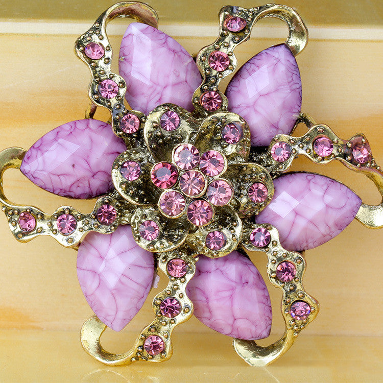 broche-vintage-corsage-fabricants-geometrique-femme
